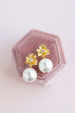Load image into Gallery viewer, Classic Pearl Floret Earrings

