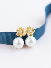 Load image into Gallery viewer, Classic Pearl Floret Earrings
