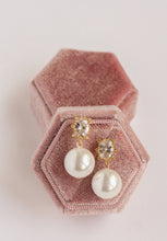 Load image into Gallery viewer, Oval Crystal Pearl Earrings
