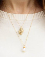 Load image into Gallery viewer, Freshwater Pearl and Conch Necklace Set
