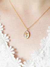 Load image into Gallery viewer, Marguerite Necklace

