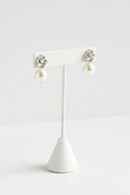 Load image into Gallery viewer, Classic Pearl Silver Floret Earrings
